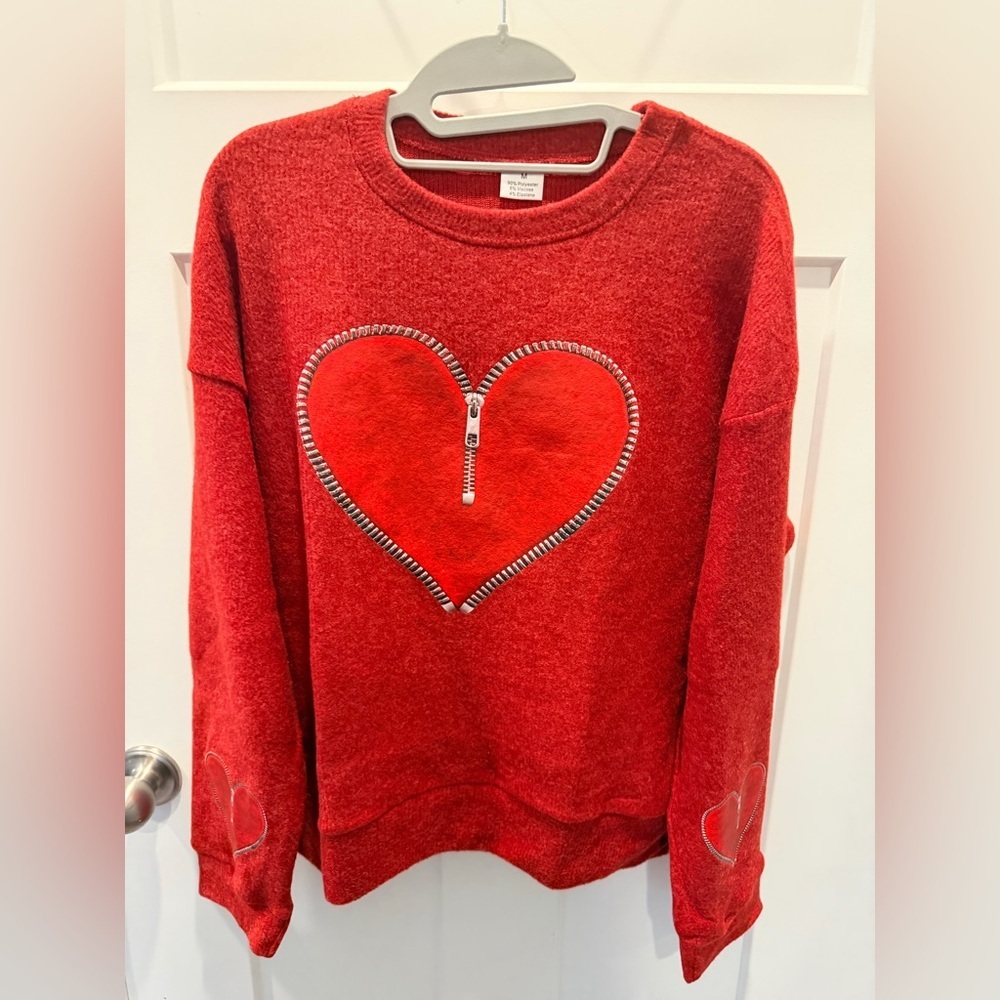 Red Fuzzy Heart Sweater Zipper Detail Cozy Knit Pullover Medium. NEW